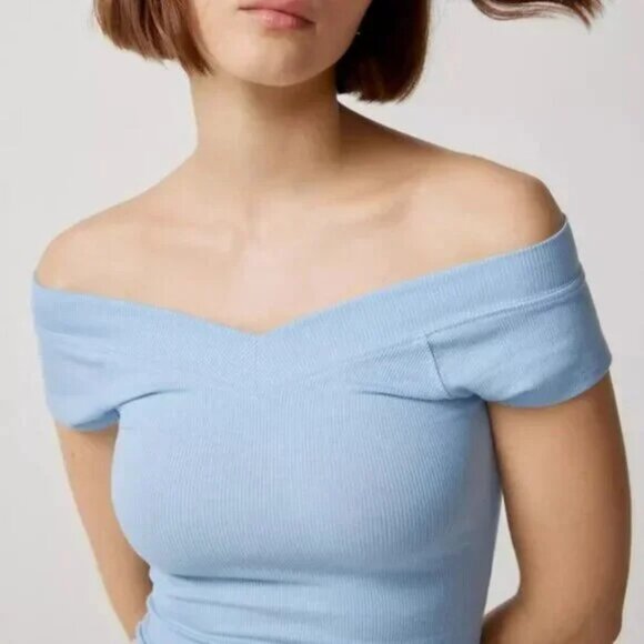 NWT Urban Outfitters BDG Shannen V-Neck Off the Shoulder Blue Top size- SMALL - Picture 2 of 6